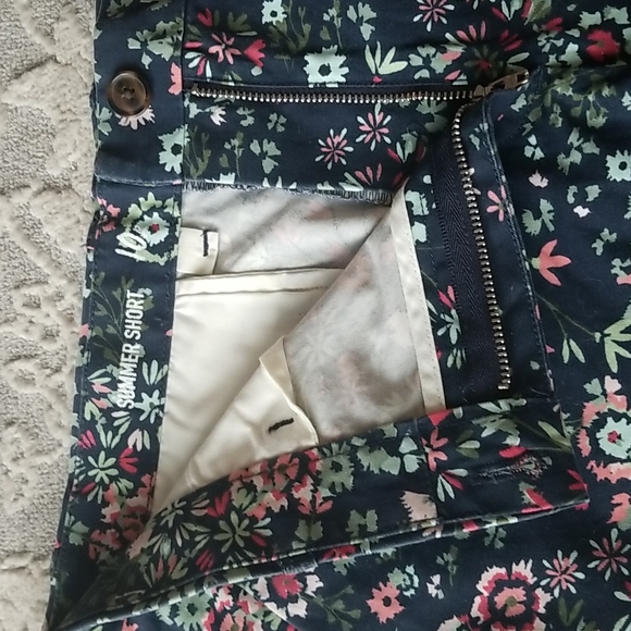 GAP Summer Floral Shorts - Picture 3 of 6